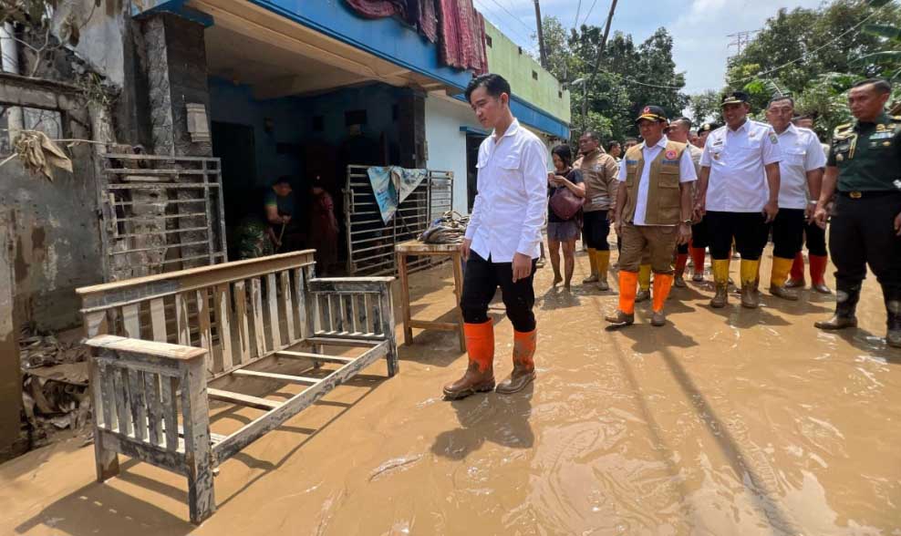 Gibran tinjau banjir