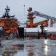 Kapal dan infrastruktur industri di pelabuhan